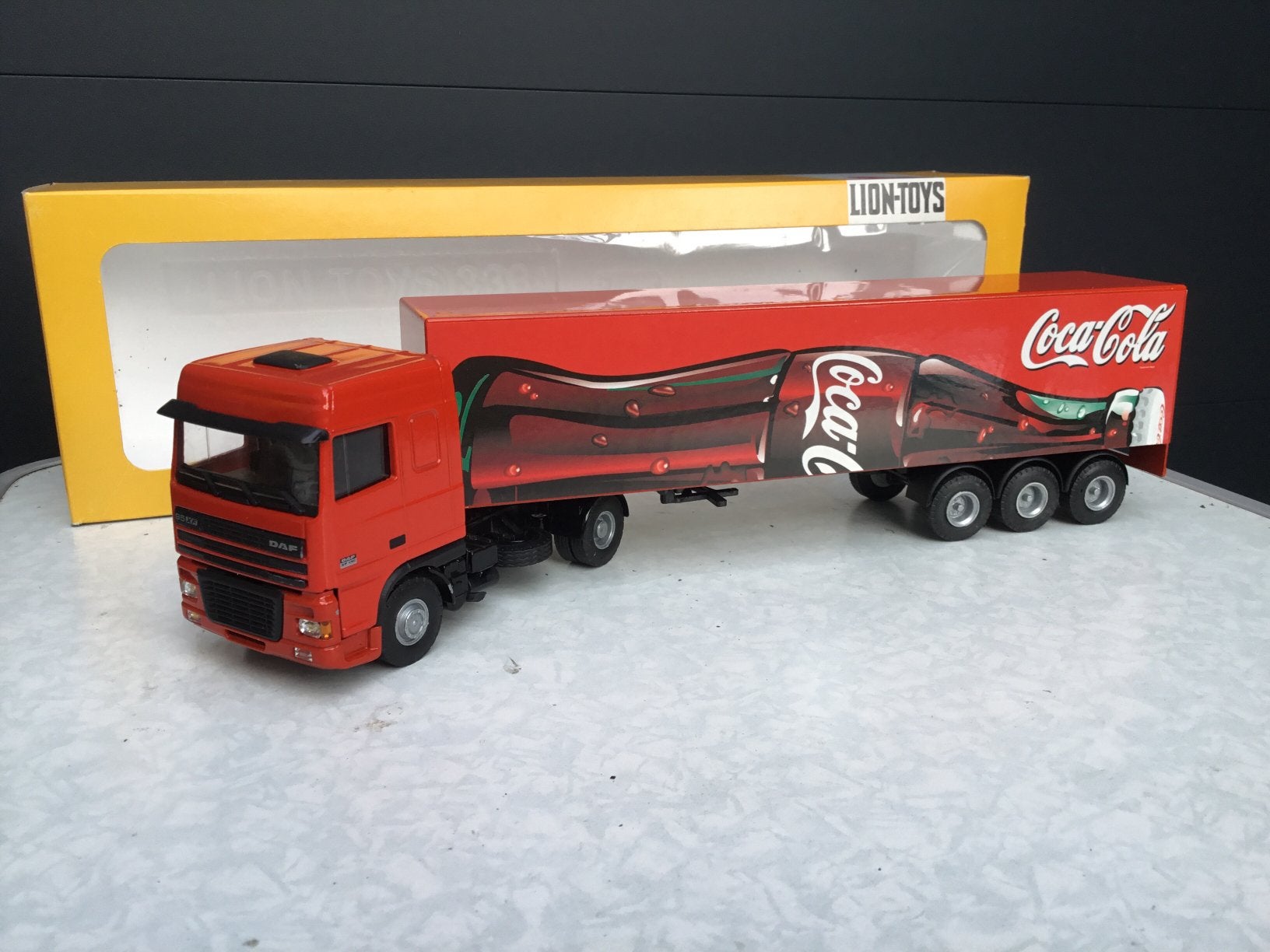 Lion car daf 95 XF Coca Cola, Ophalen of Verzenden, Zo goed als nieuw, Bus of Vrachtwagen, Lion Toys
