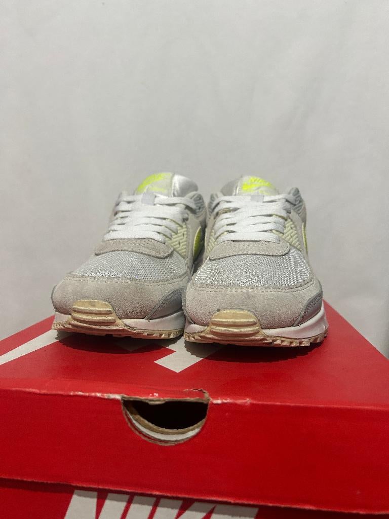 ALS NIEUW! Maat 40 - Nike Air Max 90 Lemon Venom, Kleding | Dames, Schoenen, Overige kleuren, Verzenden, Nike, Nike