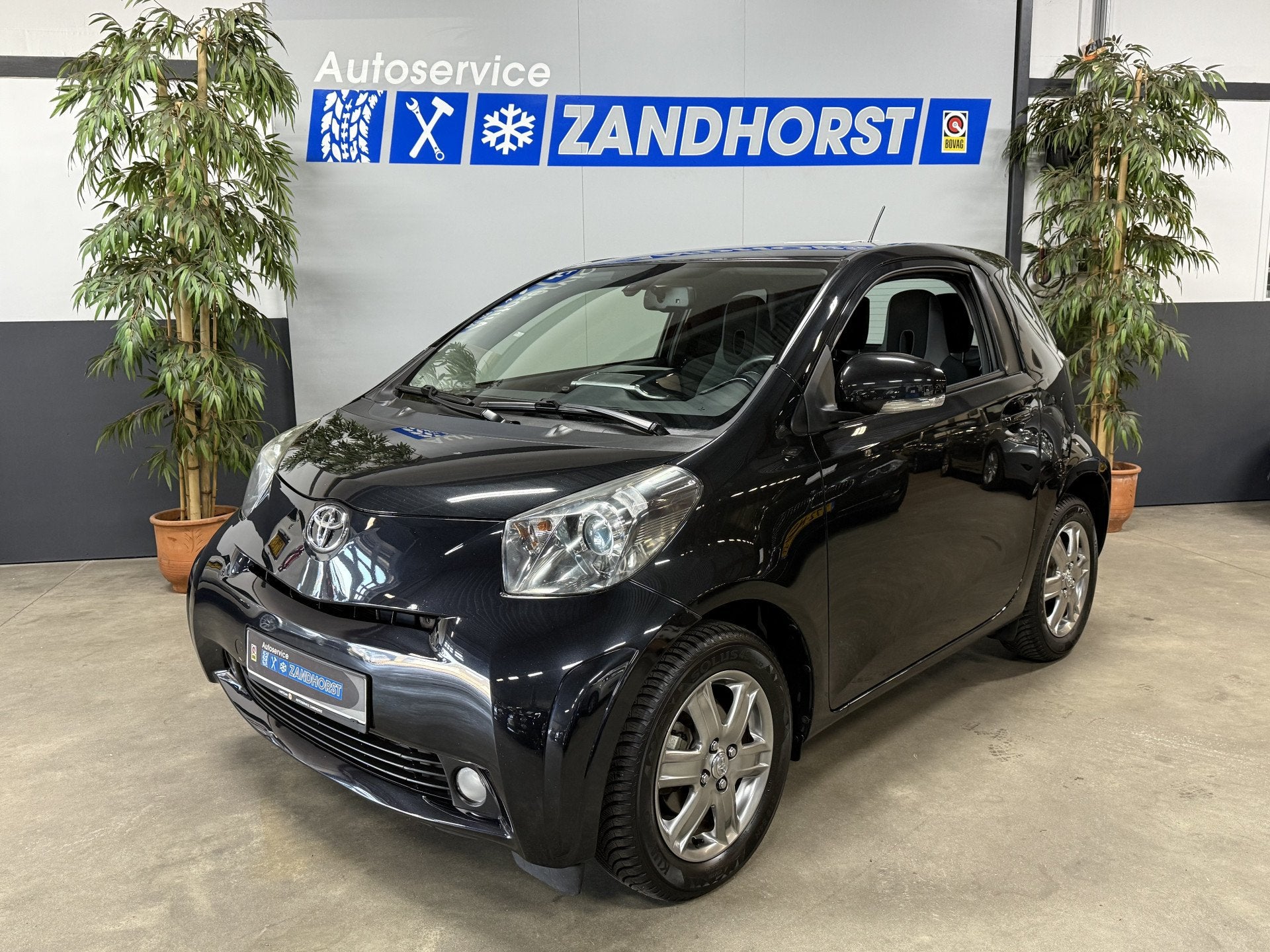 Toyota iQ 1.0 VVTi Aspiration // Navi // Ecc (bj 2014), Euro 5, Stof, Gebruikt, Automatische klimaatregeling