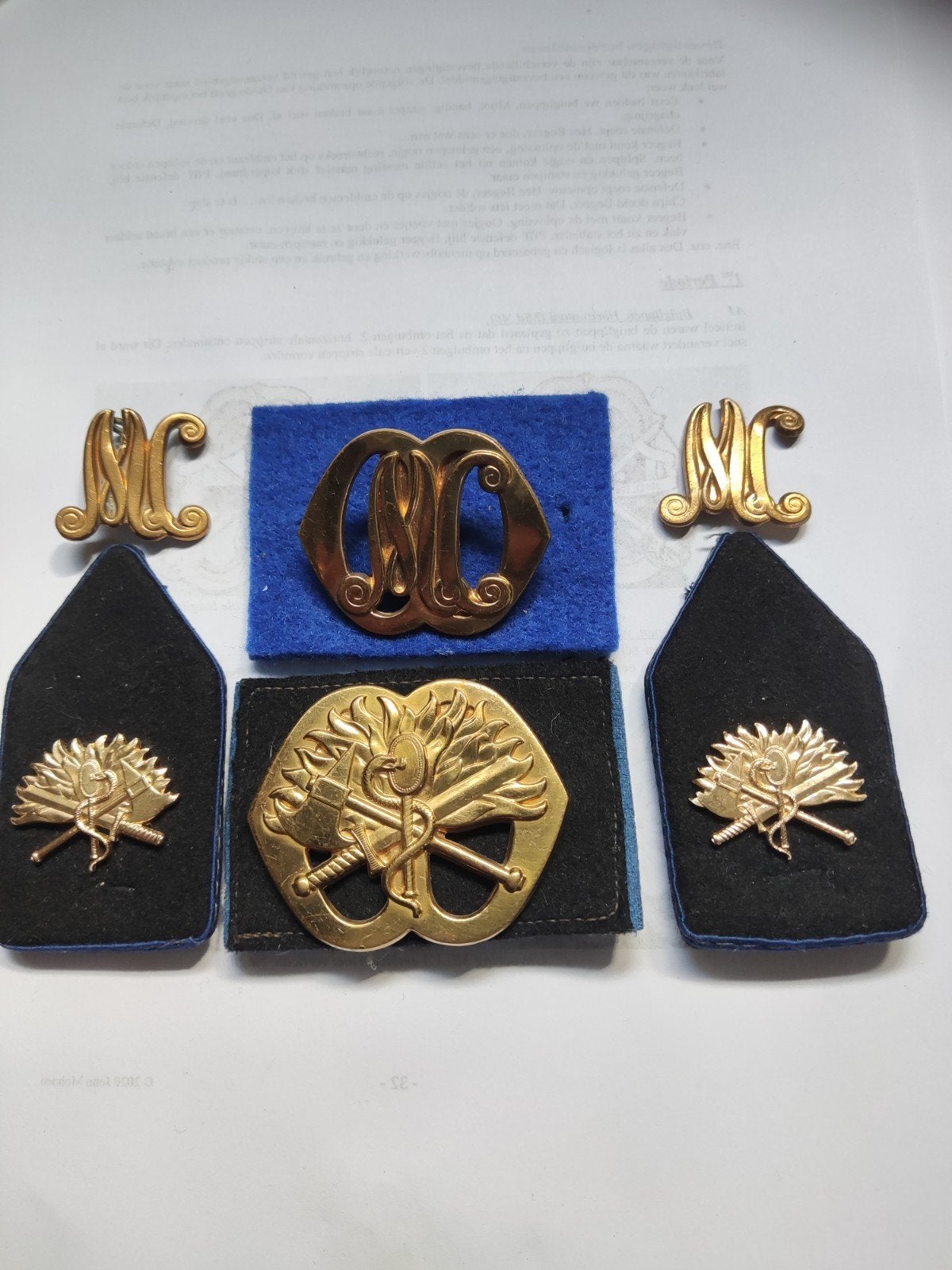 Grote set Korps Mobiele Colonnes, Ophalen of Verzenden, Landmacht, Nederland, Embleem of Badge