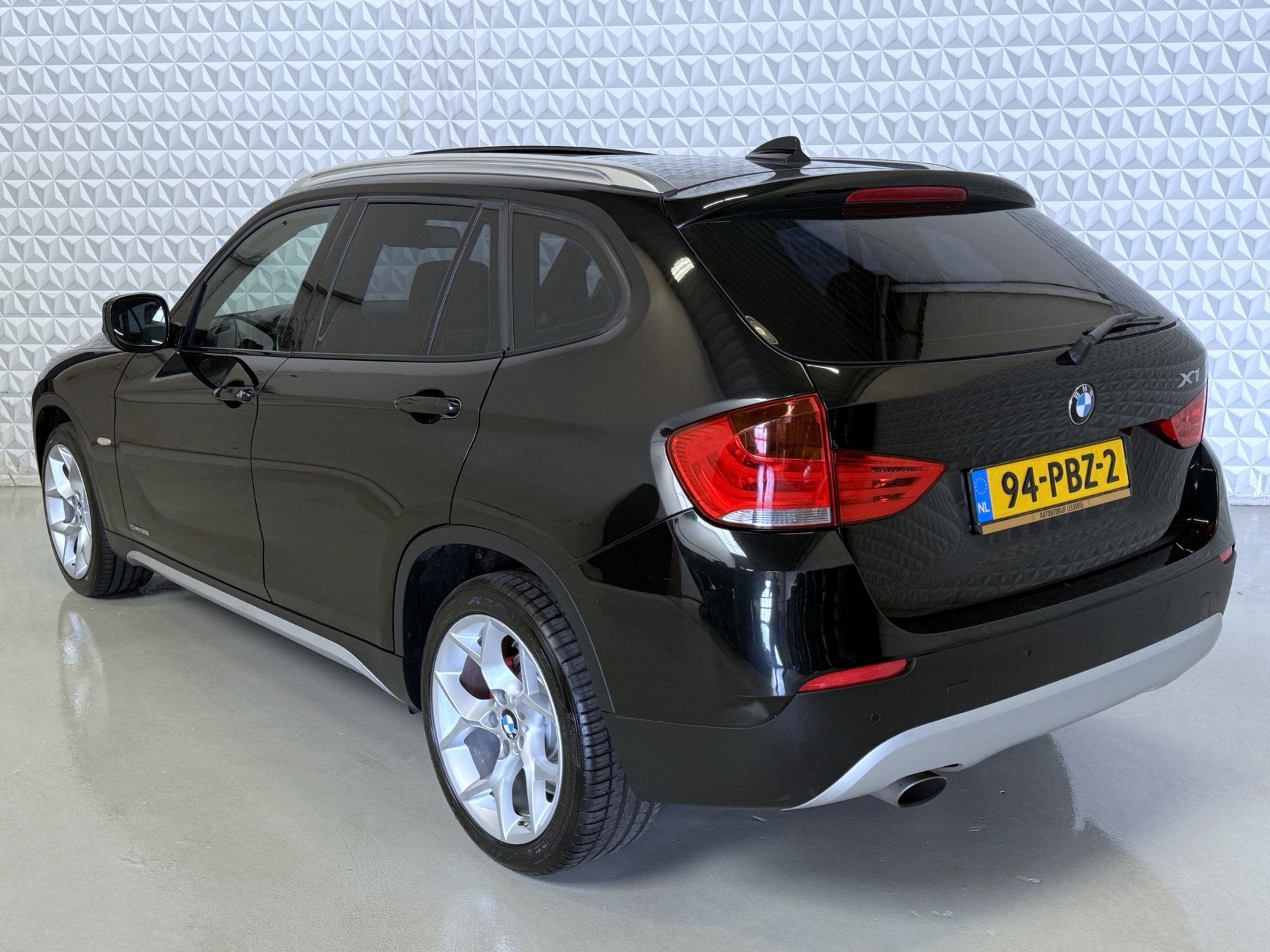 BMW X1 SDrive18i Executive met veel opties! 199.000km (2011), Auto's, BMW, Euro 5, Achterwielaandrijving, Zwart, 4 cilinders