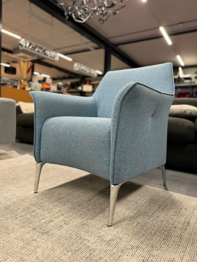 Nieuw Leolux Mayuro Fauteuil Blauw stof Design stoel, Huis en Inrichting, Fauteuils, Leolux, Nieuw, 75 tot 100 cm, Ophalen of Verzenden