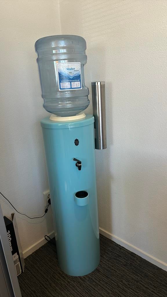 Waterkoeler met waterfles en bekerhouder, Ophalen, Gebruikt, Waterkoeler
