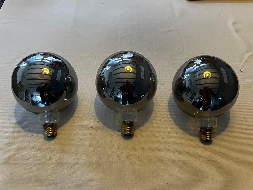 Drie 'Smoke’ LED Globe Lampen. Dimbaar, Led-lamp, Minder dan 30 watt, Zo goed als nieuw, E27 (groot)