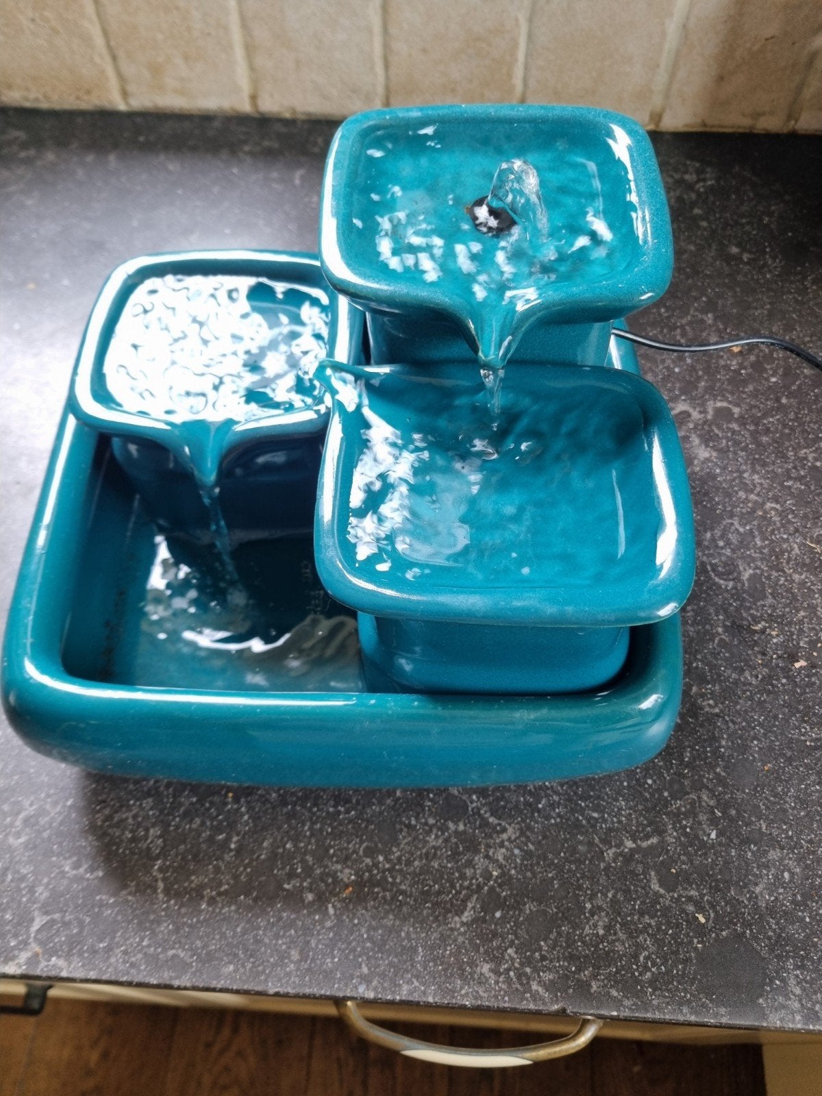 katten waterfontein, Ophalen, Zo goed als nieuw