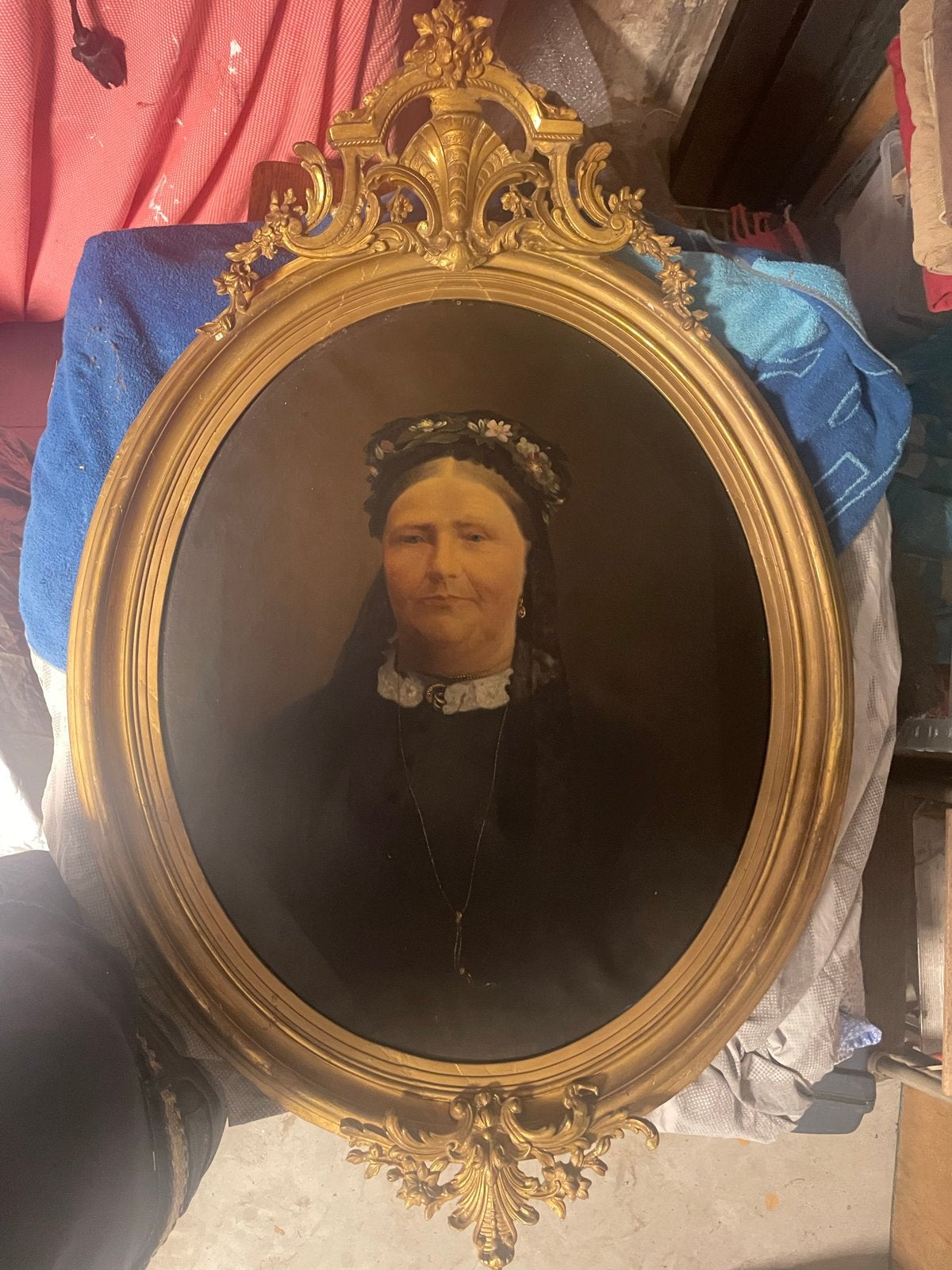 19e eeuws olieverfschilderij vrouw in gouden lijst, Ophalen, Doek, Portret of Personen, Bijzondere lijst