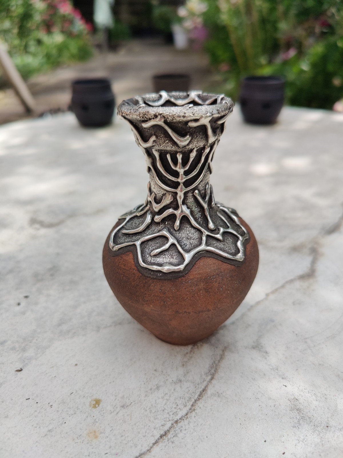 Bodemvonst Israël aardewerk vaasje met zilveropleg, Ophalen of Verzenden