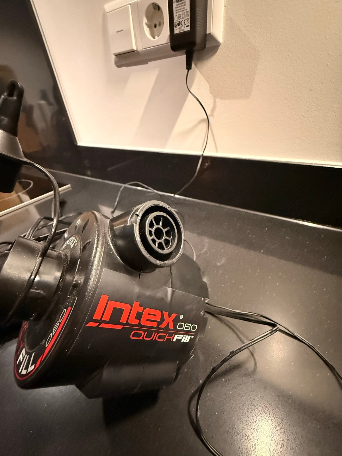 Intex Quick Fill pomp 12V/220V oplaadbaar, Ophalen, Gebruikt, Elektrisch