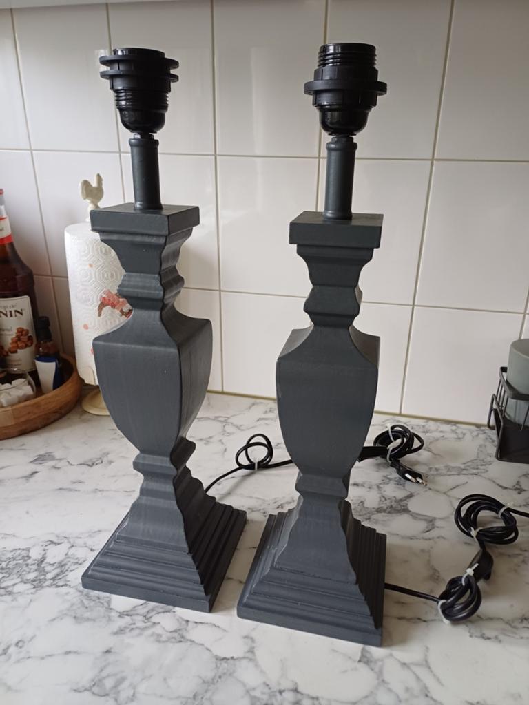 Set 2 landelijke houten baluster lampvoeten., Ophalen, Zo goed als nieuw
