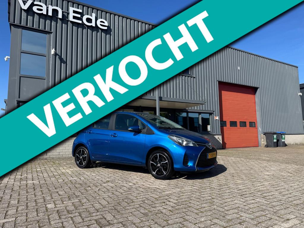 Toyota Yaris 1.3 VVT-i Aspiration Aut. Nav. Apk, Stof, Zwart, 4 cilinders, Blauw