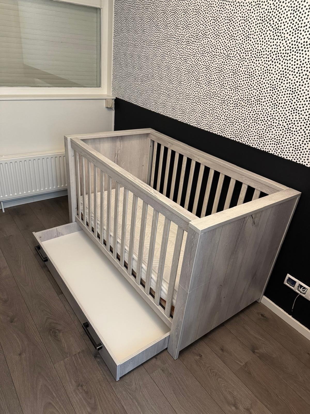 Complete Babykamer Set - Ledikant, Commode, Kledingkast, Ophalen of Verzenden, Zo goed als nieuw, Jongetje of Meisje