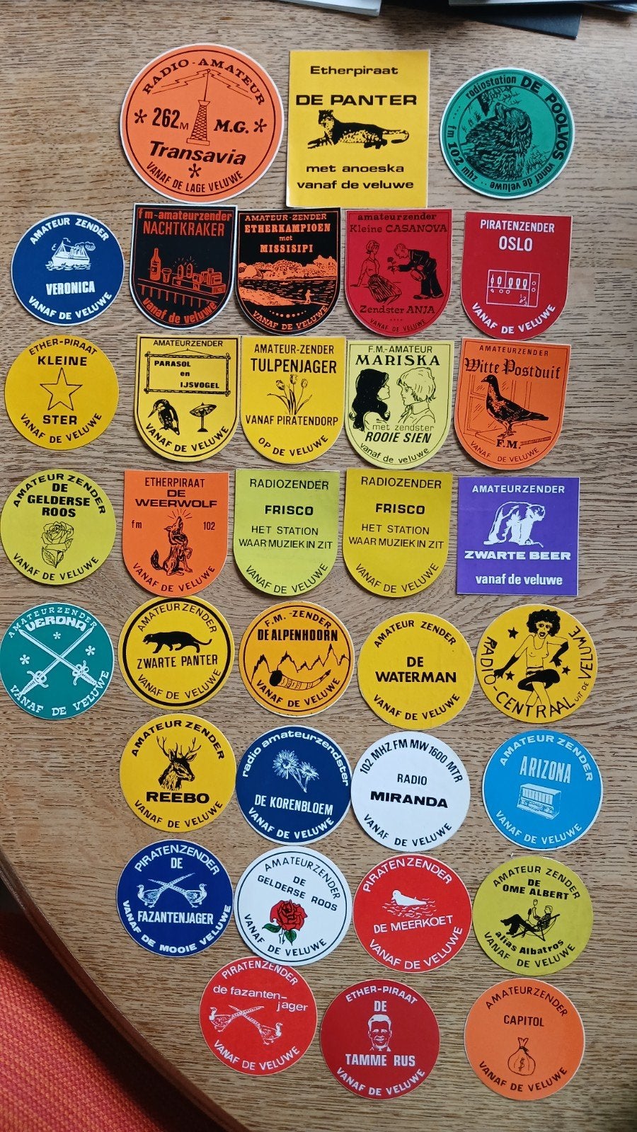 34 x Stickers zendamateur piraten zender VANAF DE VELUWE, Ophalen of Verzenden, Zo goed als nieuw