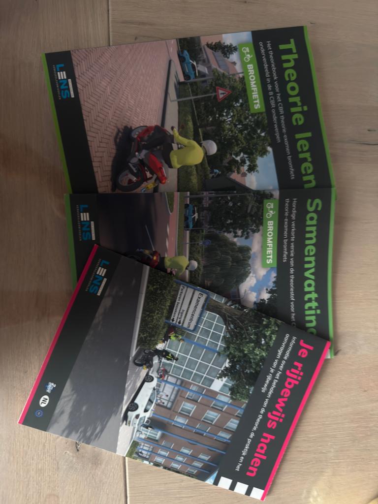 Bromfiets theorieboeken set (3 boeken), Boeken, Studieboeken en Cursussen, Ophalen of Verzenden, Zo goed als nieuw, Overige niveaus