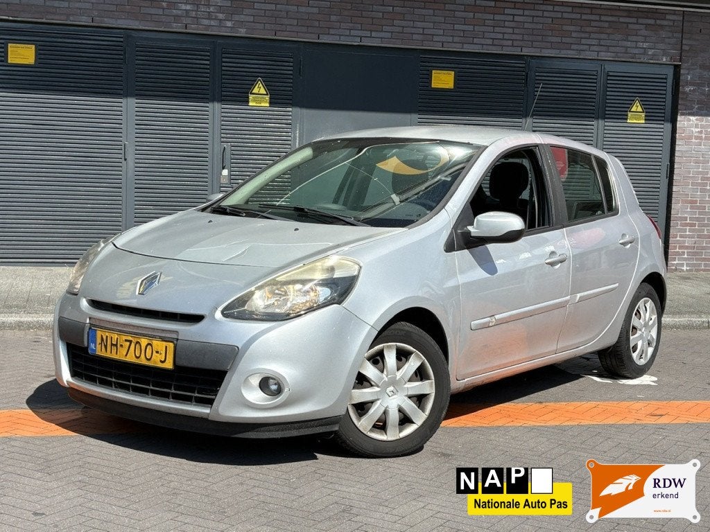 Renault Clio 1.5 dCi Parissiene / Bluetooth / Topcar, Auto's, Euro 5, Gebruikt, 4 cilinders, 1074 kg