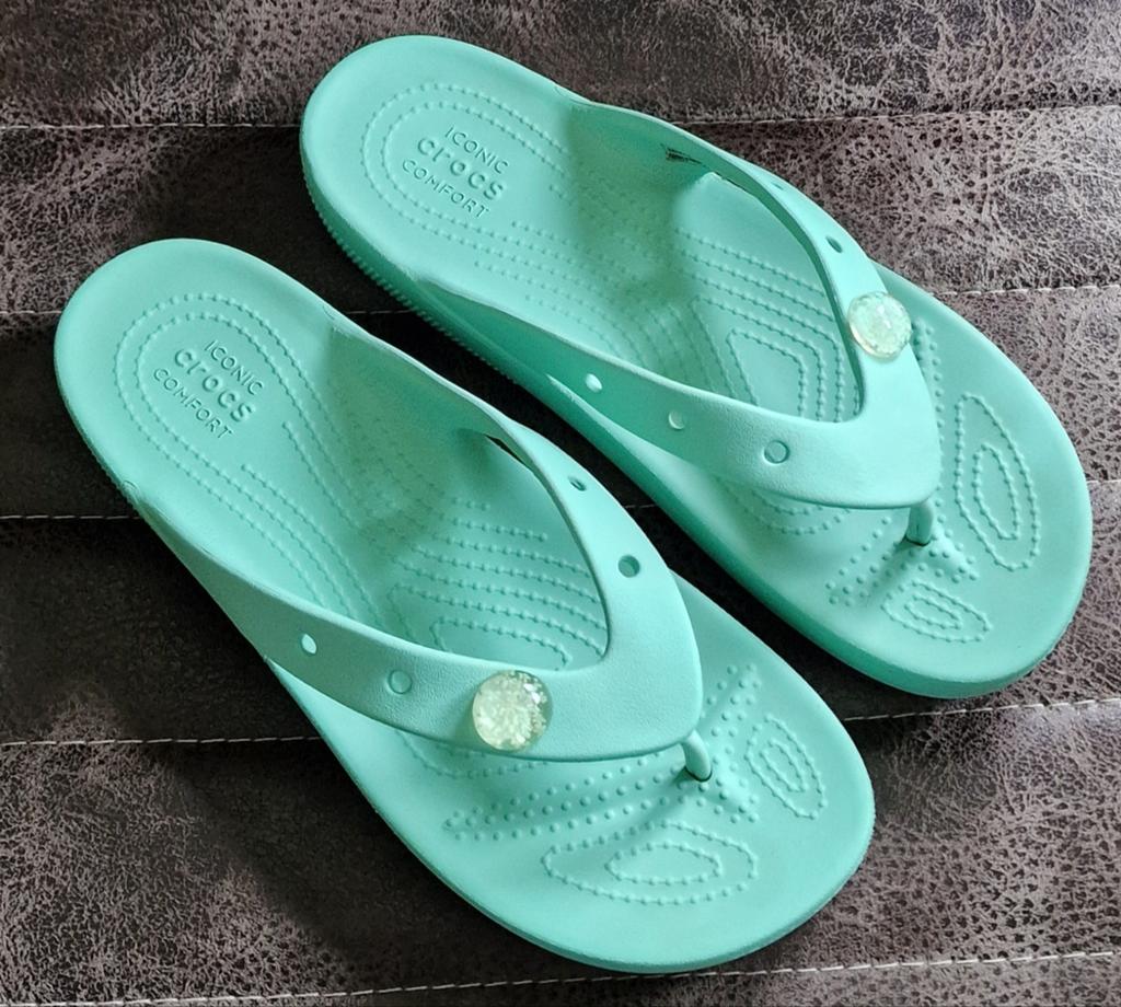 Zgan iconic crocs comfort platform met originele jibitz 39, Kleding | Dames, Schoenen, Zo goed als nieuw, Slippers, Groen, Ophalen of Verzenden