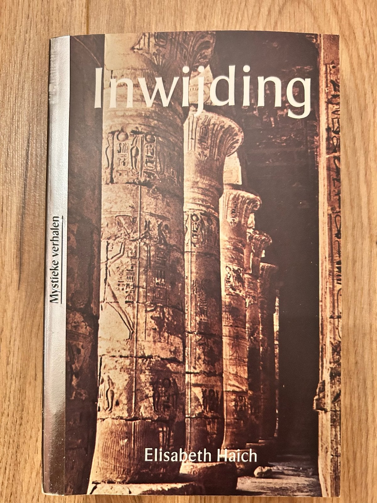 Inwijding - Elisabeth Haich (Mystieke verhalen), Boeken, Ophalen of Verzenden, Gelezen, Spiritualiteit algemeen, Verhaal of Roman