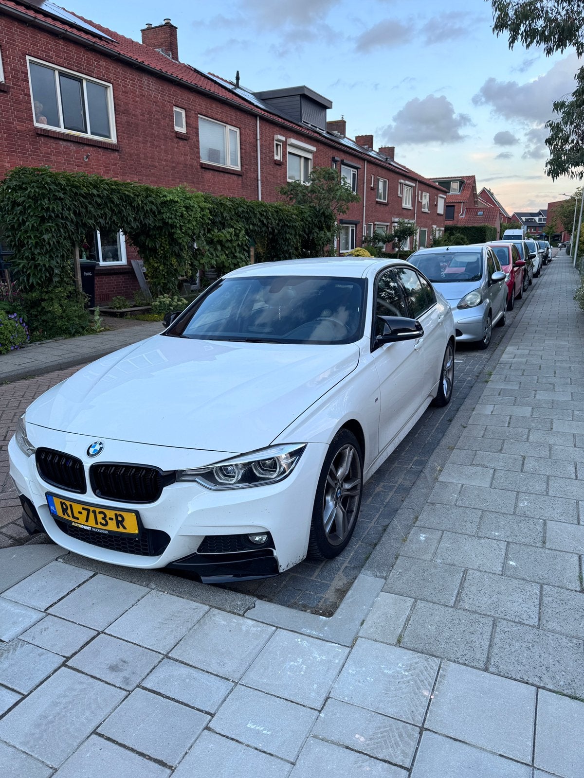 Bmw 3.18i, Auto's, BMW, 3-Serie, ABS, Airbags, Bluetooth, Climate control, Cruise Control, Elektrische ramen, Parkeersensor, Radio