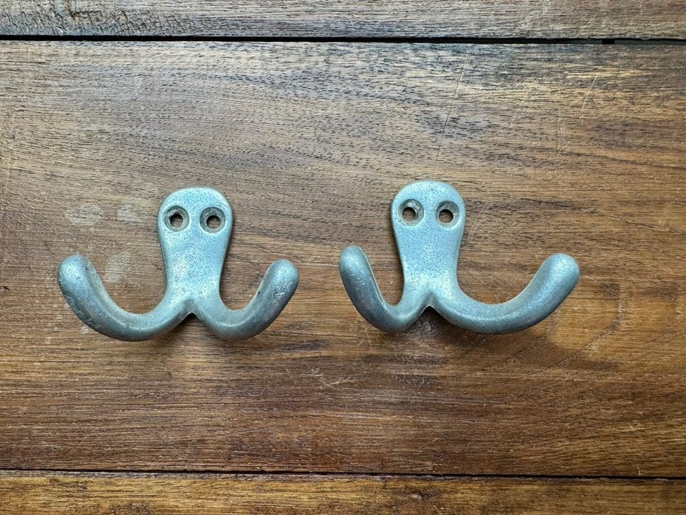 2 vintage aluminium vlinder kapstokhaak – Industrieel, Wandkapstok, Gebruikt, Ophalen of Verzenden, Minder dan 100 cm