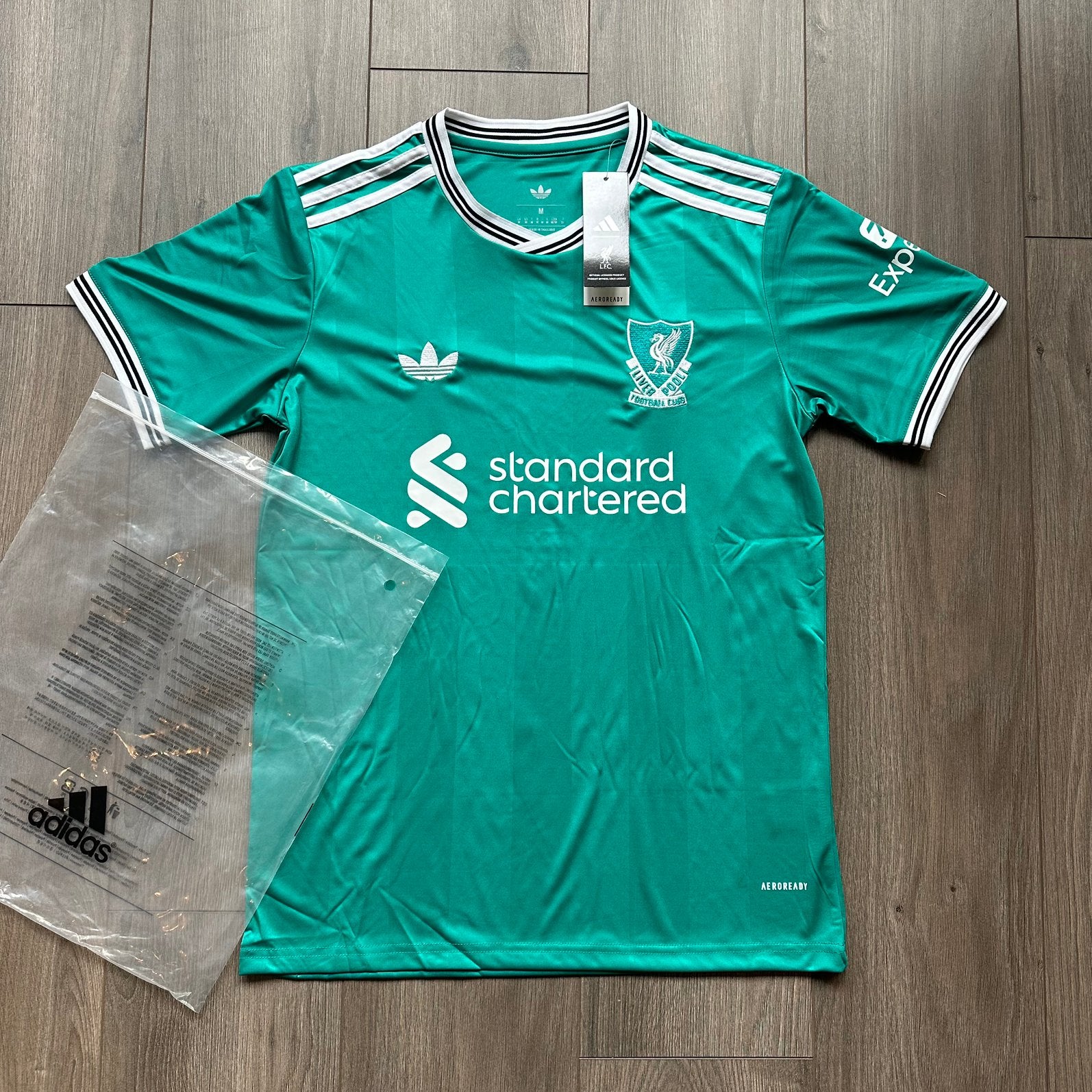Liverpool 3e Shirt 2025/26 Maat M - Nieuw, Nieuw, Ophalen of Verzenden, Voetbal, Meerkleurig