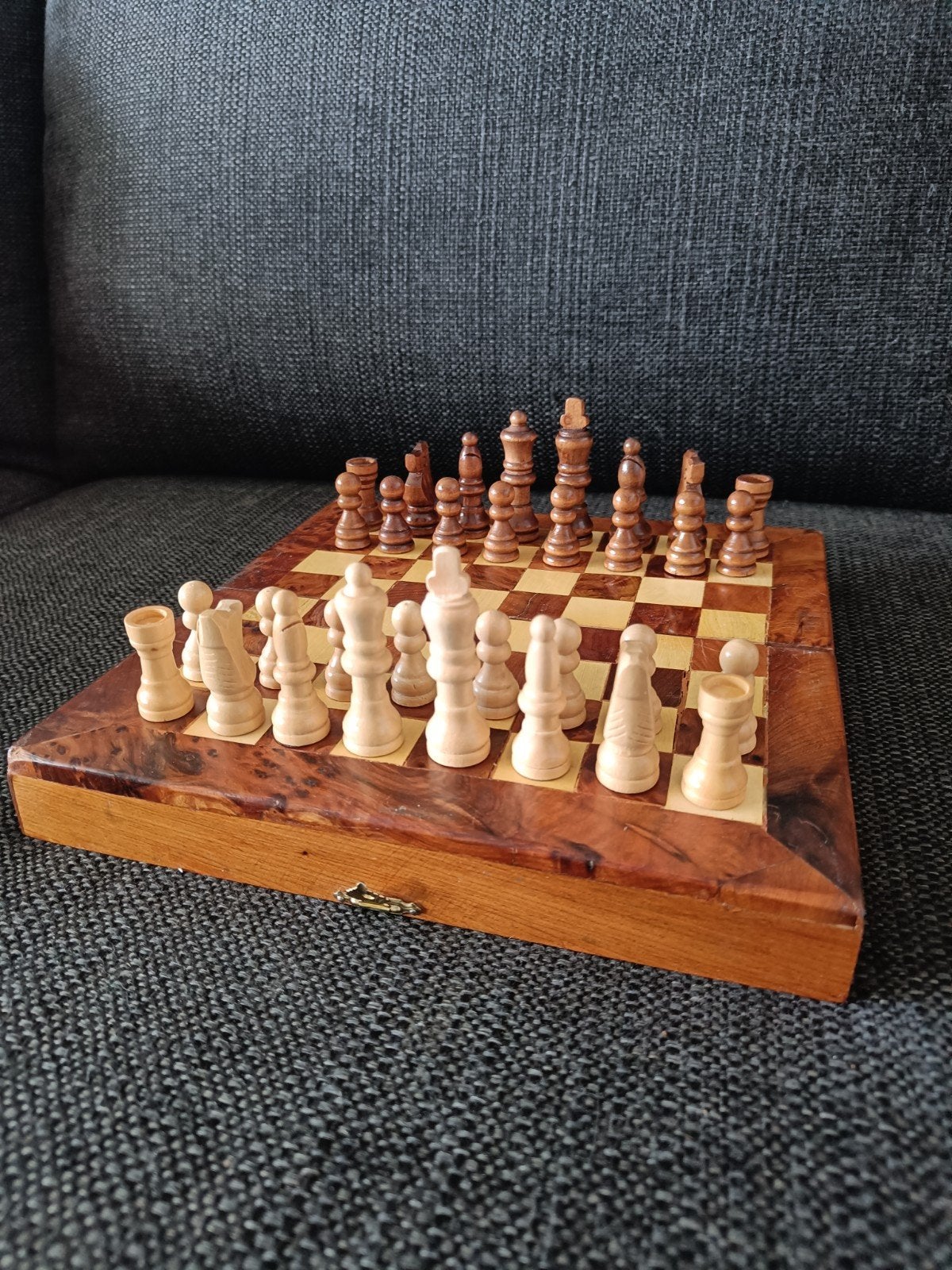 Fraai Houten Opklapbaar Schaakbord/backgammon, Een of twee spelers, Ophalen of Verzenden, Zo goed als nieuw, Reisspel