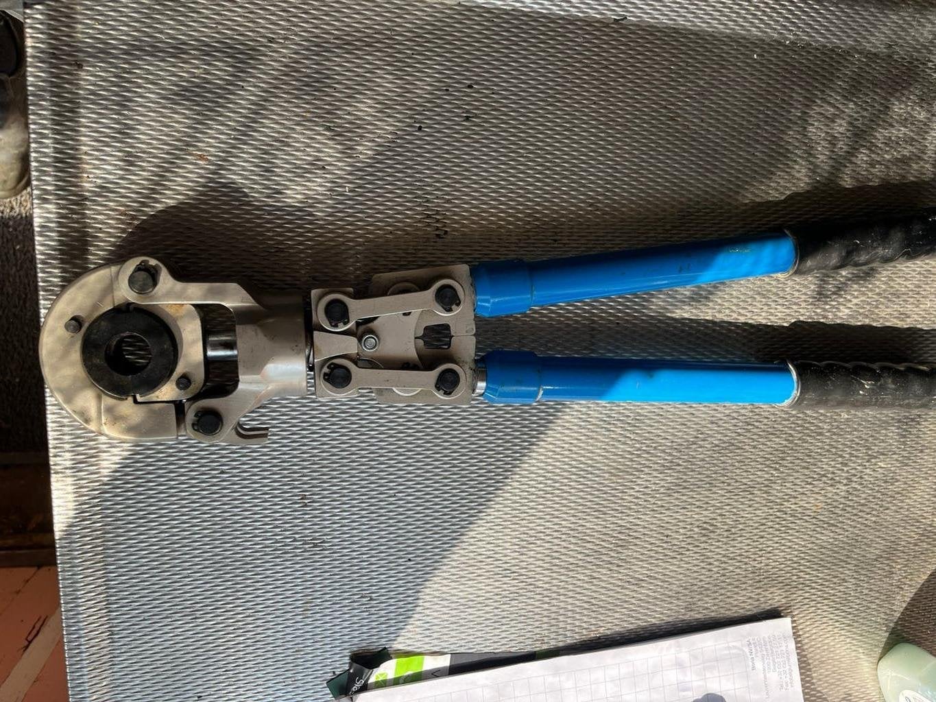 Perstang pijptang 16 mm V22 hydraulische Krimptang ANP, Ophalen, Zo goed als nieuw