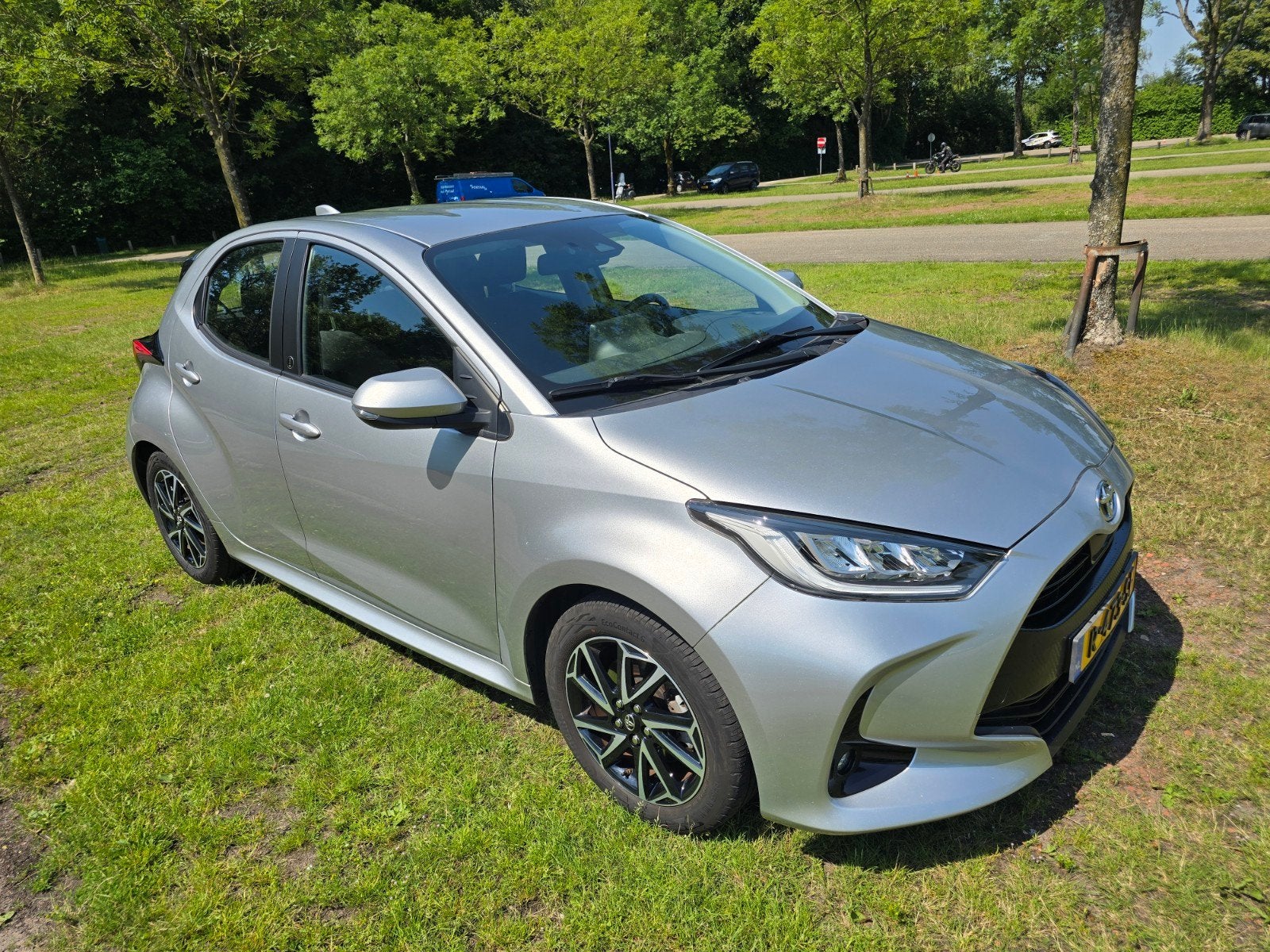 Toyota Yaris 1.5 Hybride LED/ACC/LANE/CAMERA/KEYLESS, Auto's, 450 kg, Euro 6, 450 kg, 49 €/maand