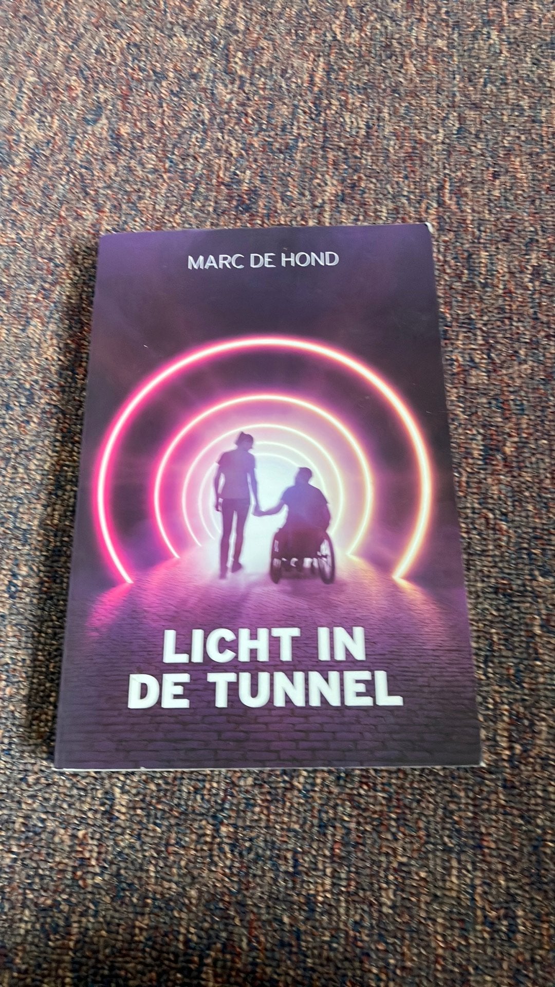 Licht in de tunnel marc de hond, Ophalen of Verzenden, Zo goed als nieuw, Overige