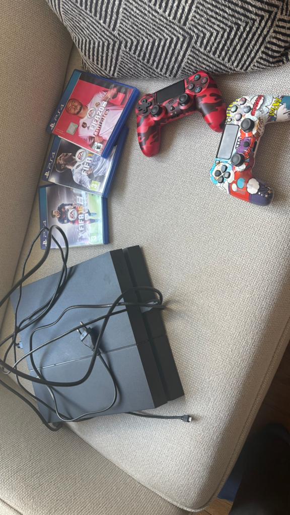 PlayStation 4 1 Tb en 2 controllers, Ophalen, Gebruikt, Met 2 controllers, Original