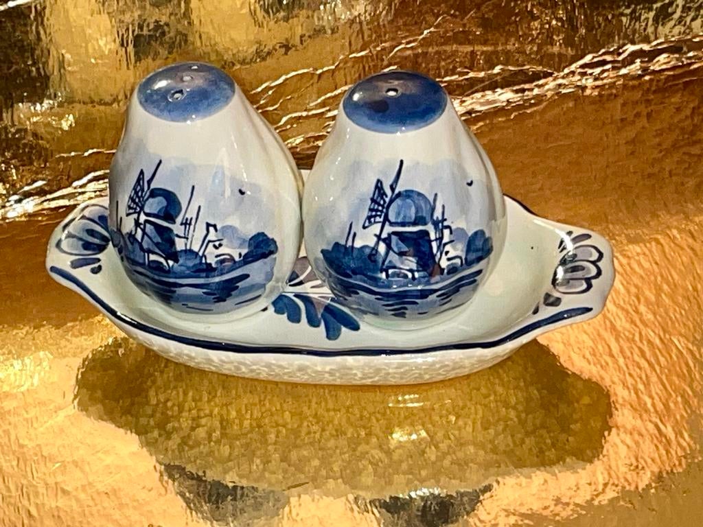 Delfts blauw zout- en peperstel op dienblad, Antiek en Kunst, Ophalen of Verzenden