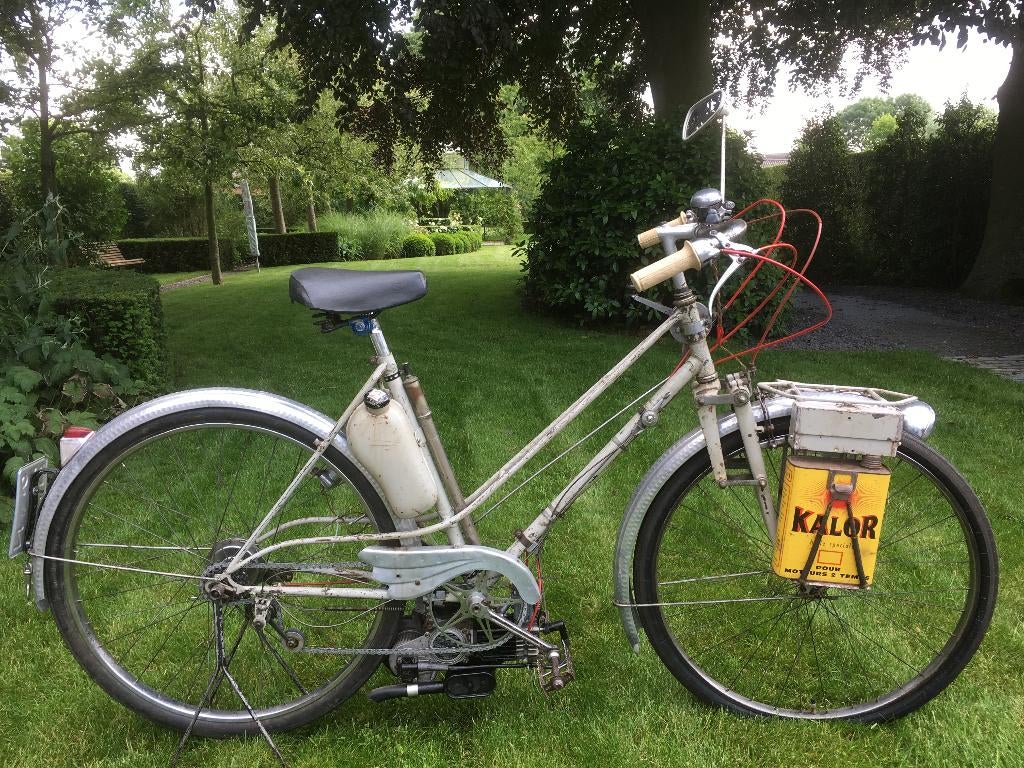 Mosquito aan Franse "randonneurs" fiets, Fietsen en Brommers, Brommers | Oldtimers, Maximaal 45 km/u, 34 cc, Ophalen, Overige merken