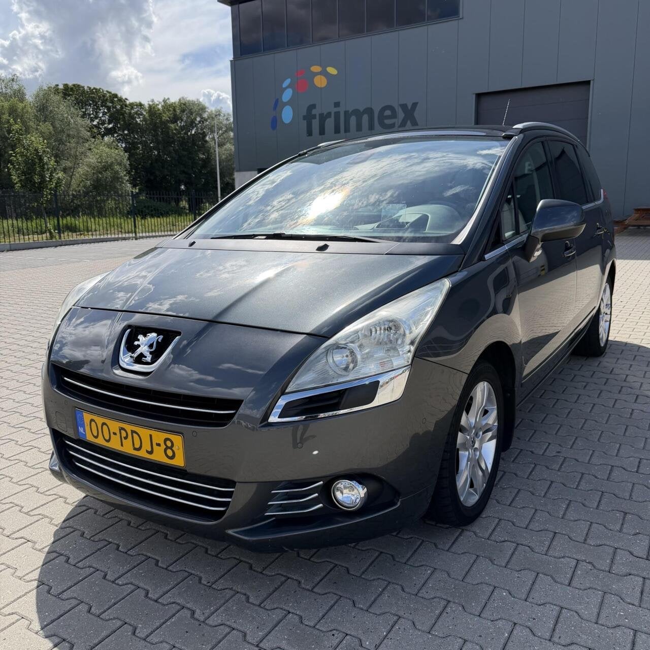 Peugeot 5008 1.6 GT | Pano | LAGE KM | Trekhaak | NW APK, Voorwielaandrijving, Euro 5, 1435 kg, 750 kg