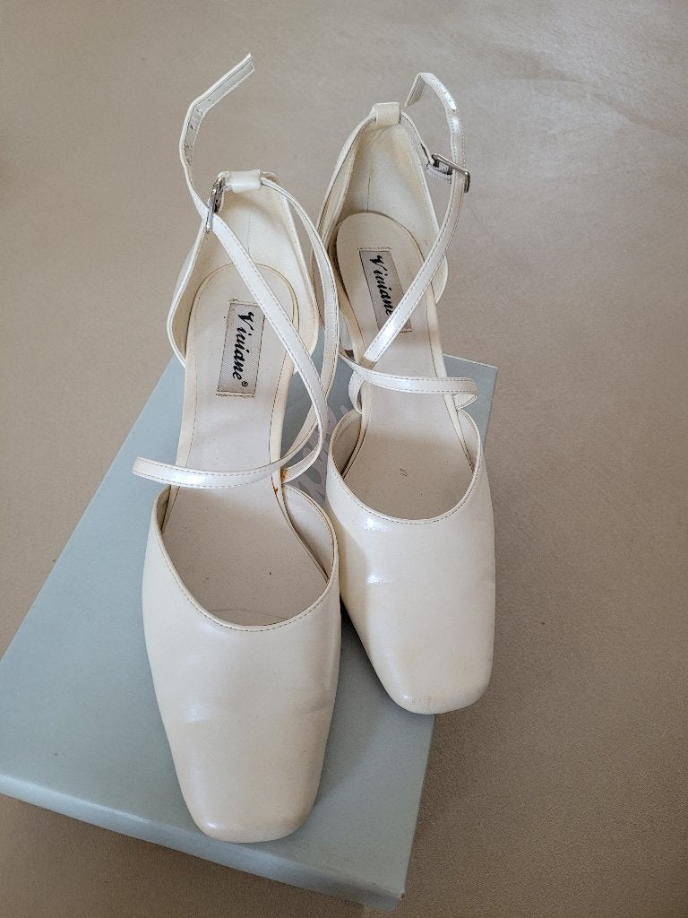 Trouwschoenen maat 41, Schoenen met lage hakken, Wit, Ophalen of Verzenden, Zo goed als nieuw