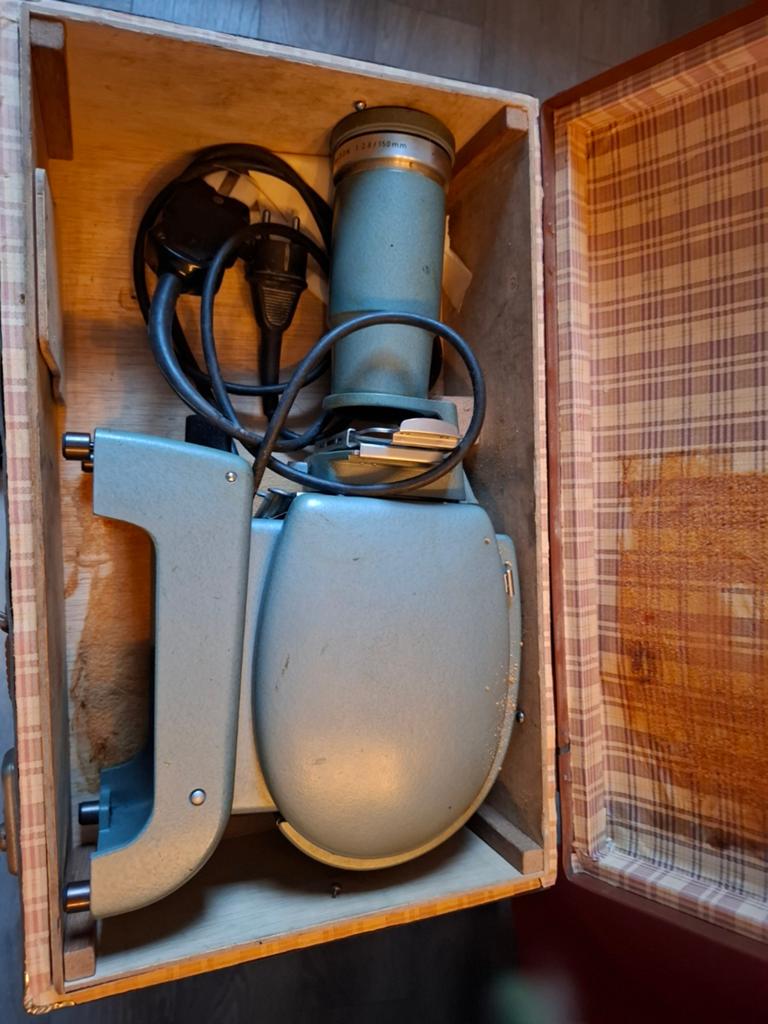 Te koop Leitz Prado 500 Projector in originele koffer, Ophalen of Verzenden