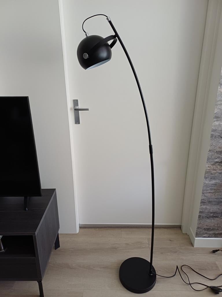 Vloerlamp zwart ( feeling), Huis en Inrichting, Ophalen, Nieuw, Metaal, Modern