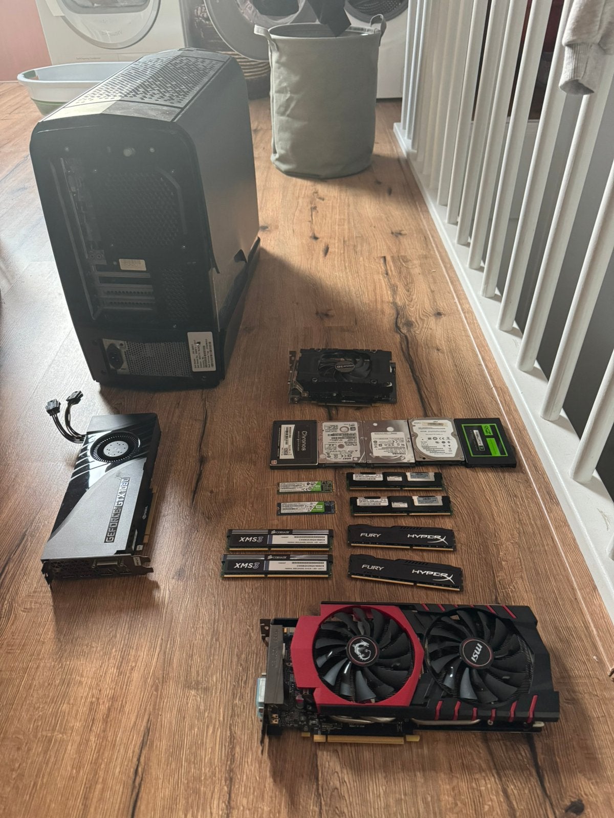 Alienware desktop kast met allerlij hardware, Computers en Software, Desktop Pc's, Ophalen, Zo goed als nieuw, Onbekend