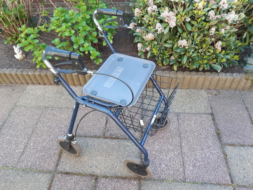 Rollator met mandje en dienblad, Diversen, Rollators, Ophalen, Opvouwbaar, Gebruikt