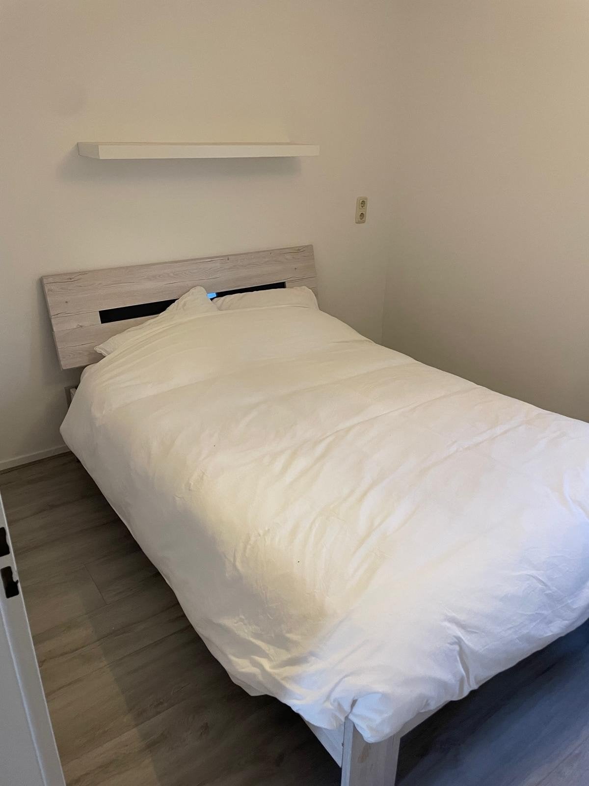 2 persoonsbed 140x200met houten hoofdbord, Huis en Inrichting, Slaapkamer | Bedden, Ophalen, Gebruikt, Overige kleuren, Tweepersoons