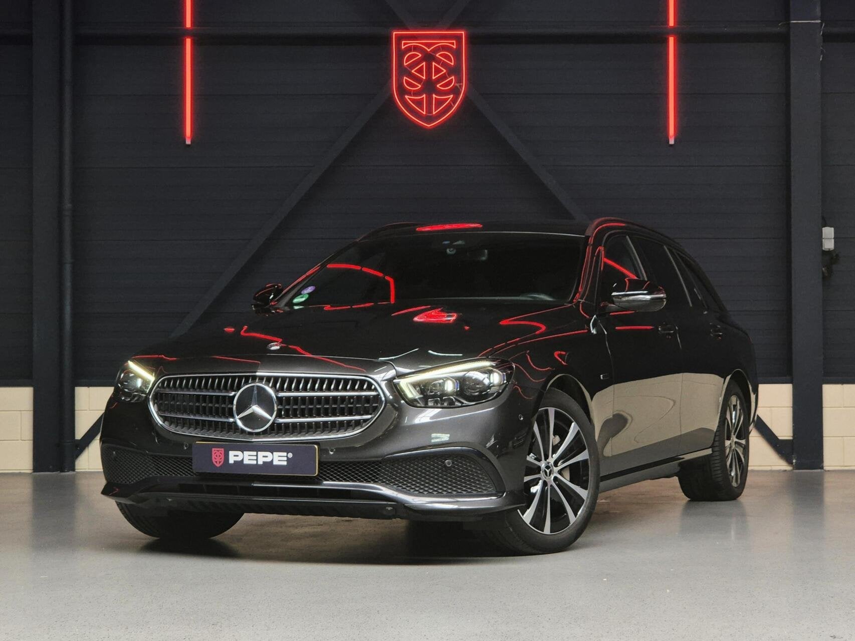 Mercedes E-klasse Estate 300e |BURM.|TREKH.|HOUT|CAM.|SFEER, Auto's, Automaat, Gebruikt, 4 cilinders, 320 pk