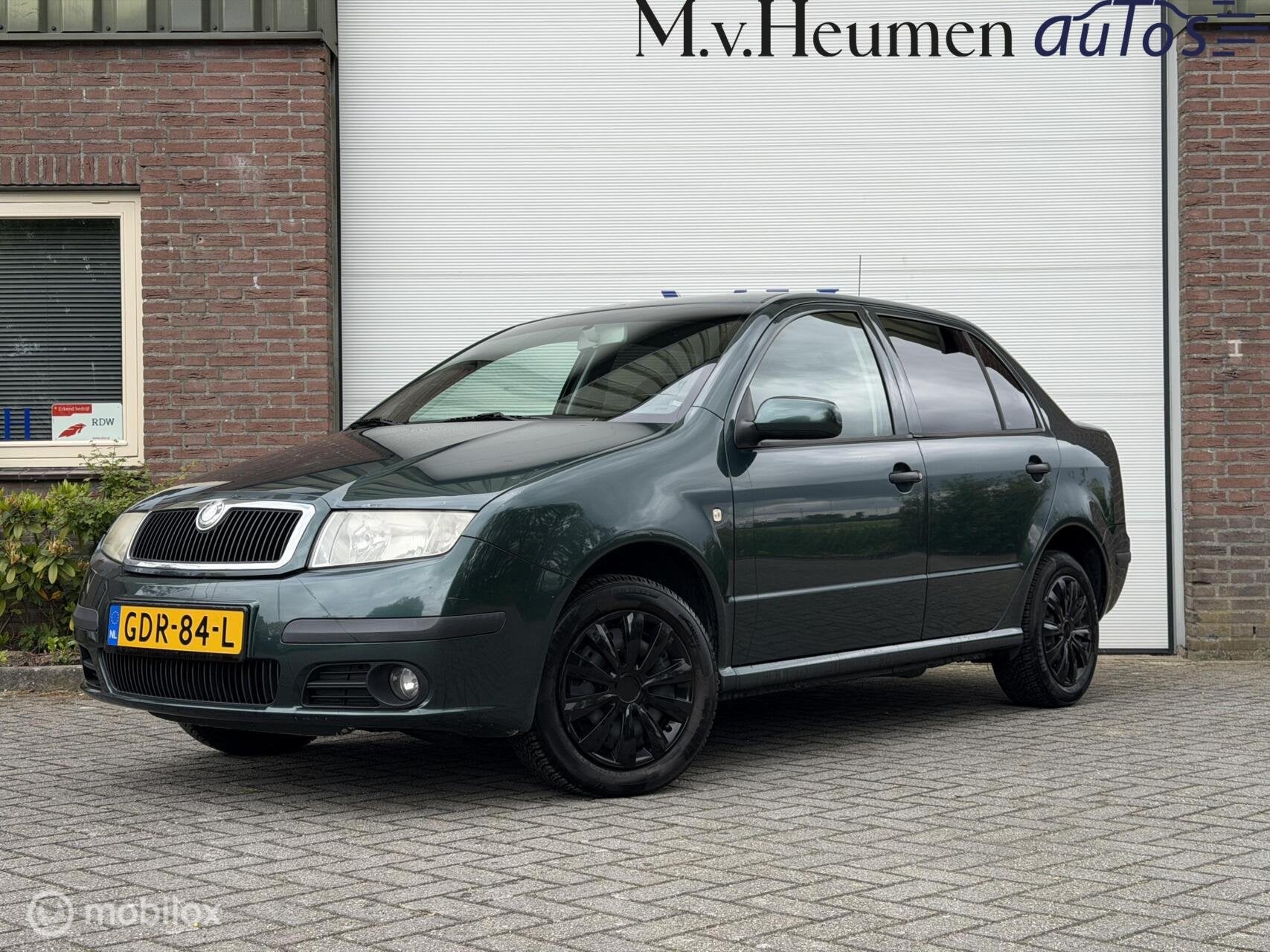 Skoda Fabia 1.4-16V Ambiente 100PK Airco Nieuwe APK, Auto's, Skoda, Voorwielaandrijving, 1037 kg, Gebruikt, Zwart