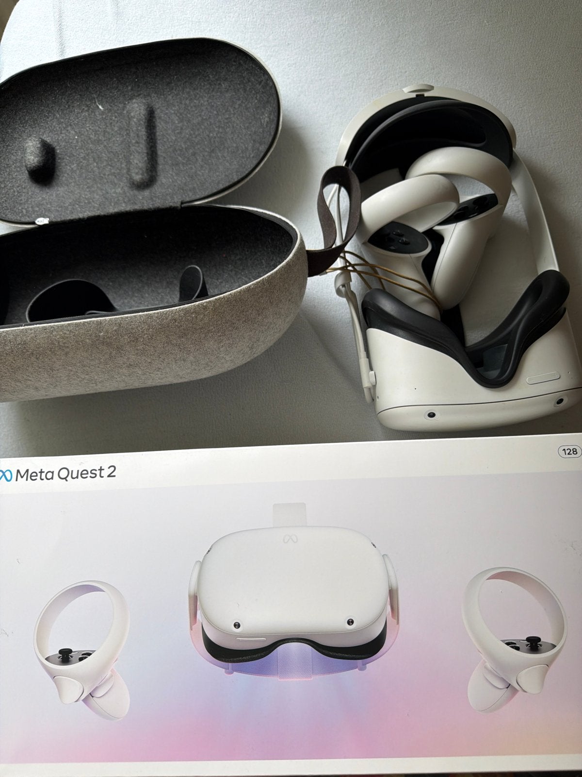Meta Quest 2 VR-bril 128GB met case + extra batterijstrap, Spelcomputers en Games, Virtual Reality, Ophalen of Verzenden, Zo goed als nieuw