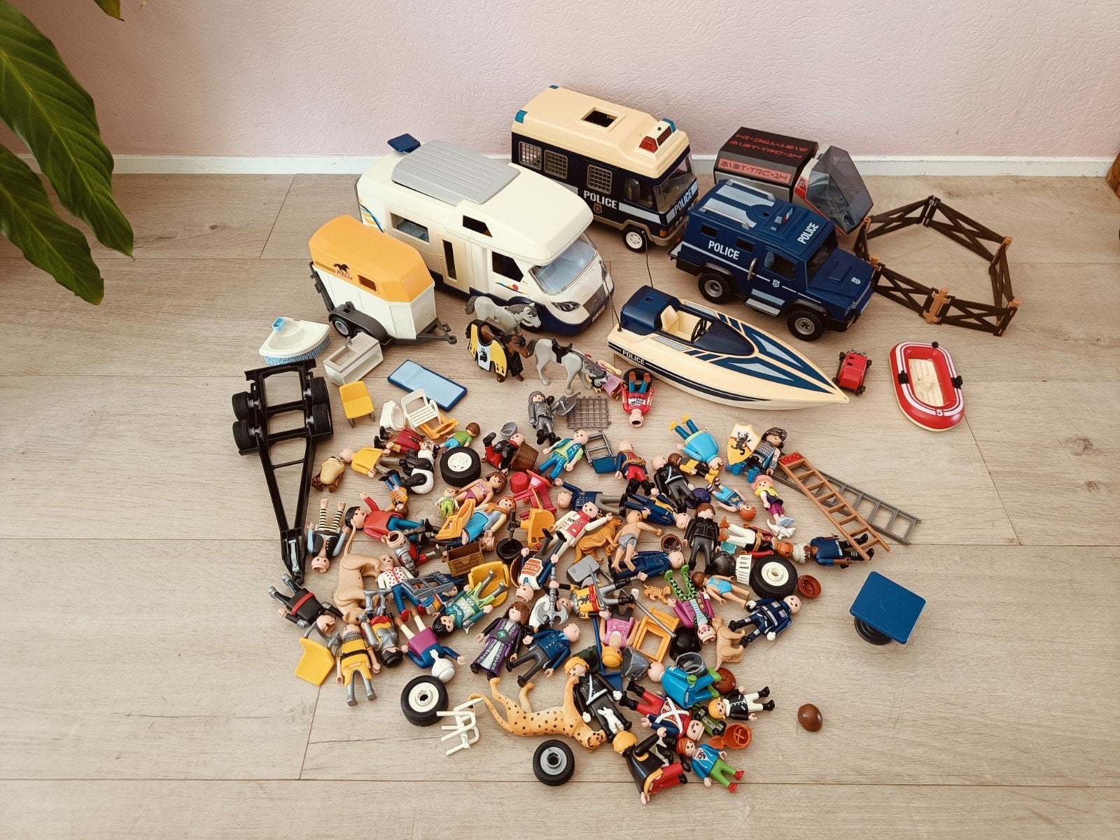 Grote Playmobil partij met voertuigen, dieren en poppetjes, Ophalen of Verzenden