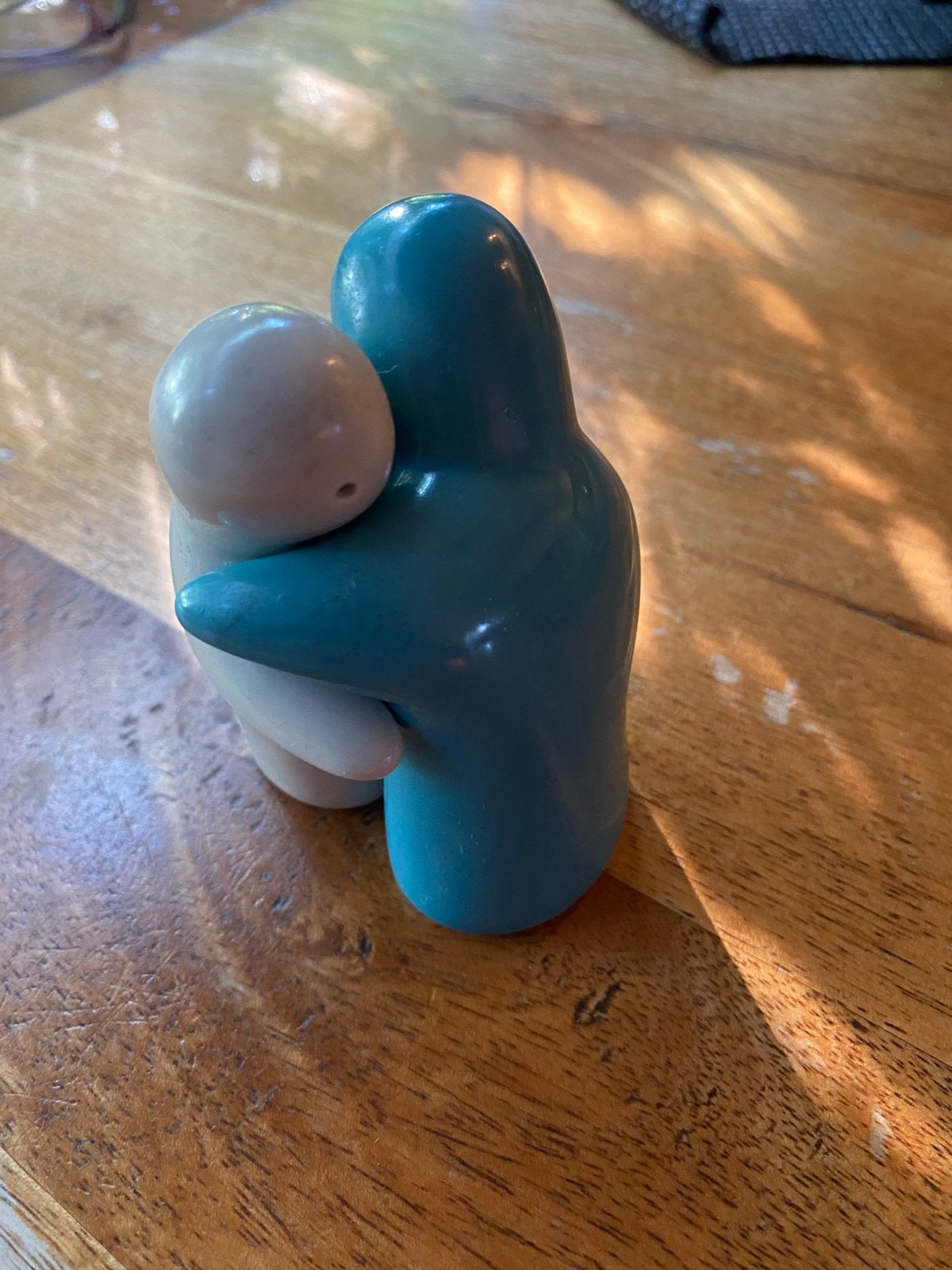 Peper en zout stel knuffel omhelzing *nieuw*, Overige typen, Nieuw, Ophalen of Verzenden, Steen/keramiek