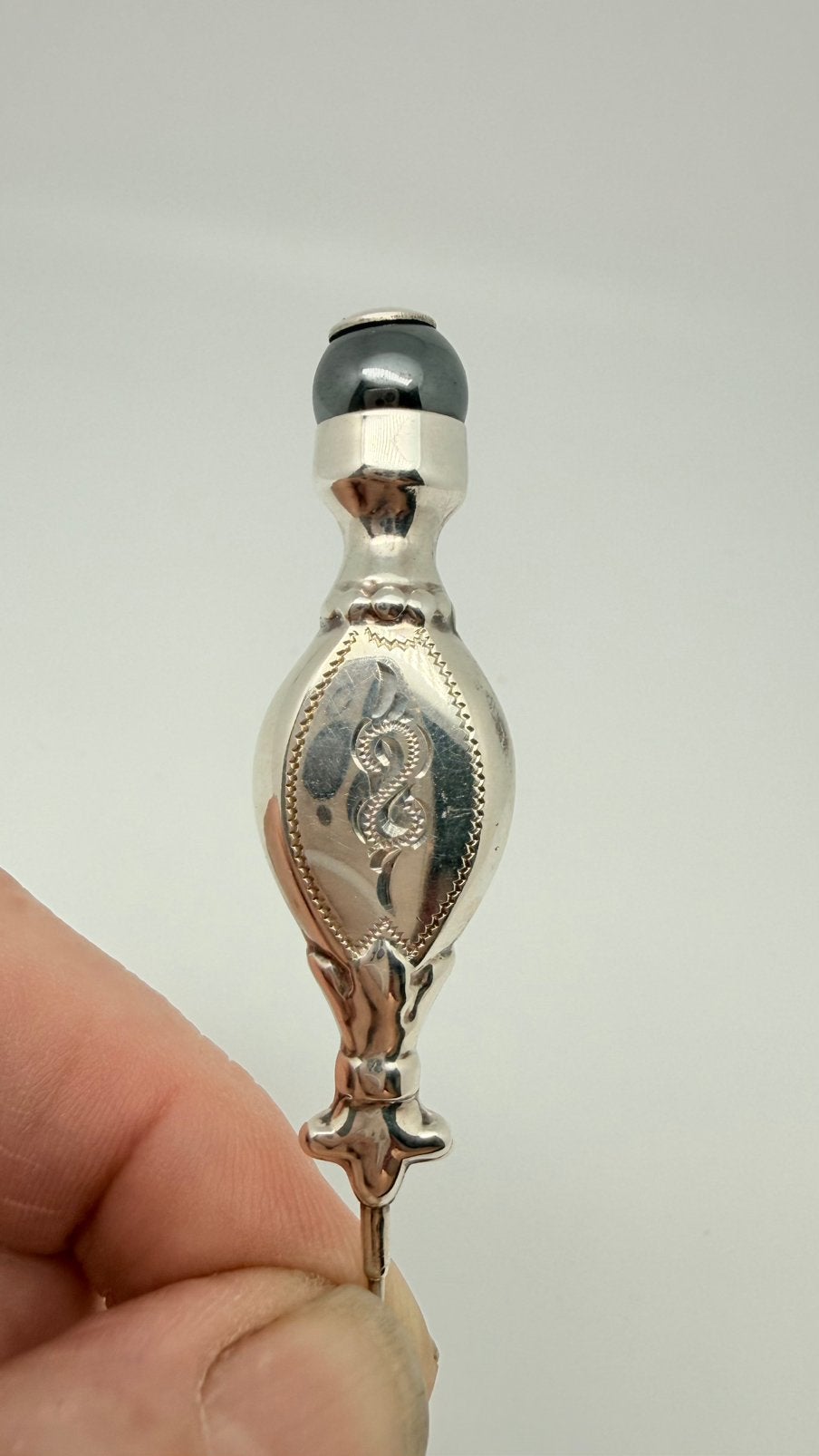 Oude aparte zilveren hoedenspeld. Lengte:10,5 cm., Verzenden, Zilver, Overige typen