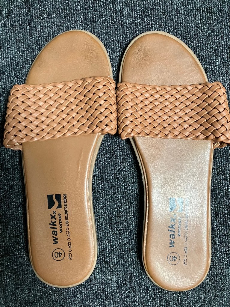 Dames slippers instappers maat 40 - amper gedragen, Kleding | Dames, Slippers, Bruin, Ophalen of Verzenden, Zo goed als nieuw