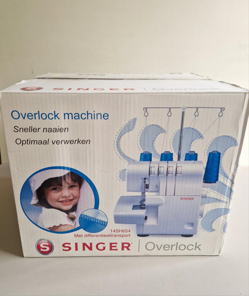 Singer overlock machine 555, Ophalen of Verzenden, Zo goed als nieuw, Lockmachine, Singer