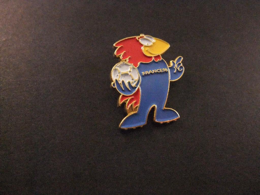 WK voetbal Frankrijk 1998 mascotte met bal, emaille pin, Verzamelen, Speldjes, Pins en Buttons, Ophalen of Verzenden, Gebruikt