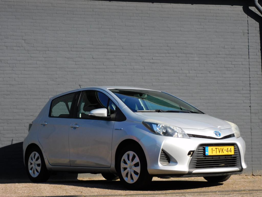Toyota Yaris 1.5 Full Hybrid Aspiration 2e EIGENAAR! DEALER, Euro 5, Gebruikt, Zwart, 4 cilinders