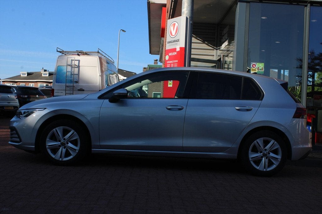 VOLKSWAGEN Golf 1.0 eTSI Hybride *Life* | Carplay | Adaptive, Automaat, Stof, Gebruikt, Bedrijf