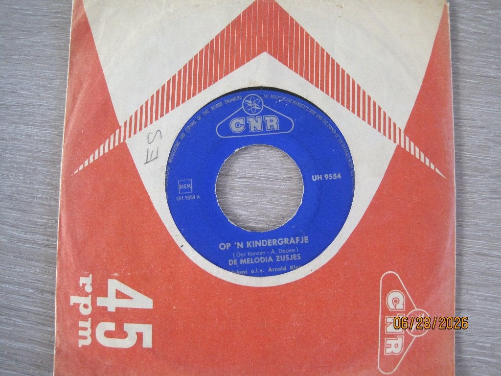 De Melodia Zusjes  -  Op 'n kindergrafje, Originele persing, 7 inch, Ophalen of Verzenden, Zo goed als nieuw