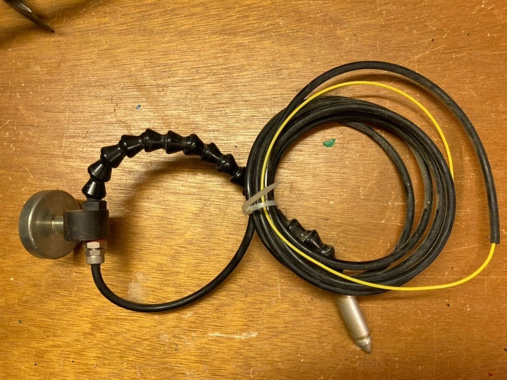 Micro-doseersystemen Koelvloeistofslang met magneetvoet, Ophalen of Verzenden, Zo goed als nieuw, Snijgereedschap
